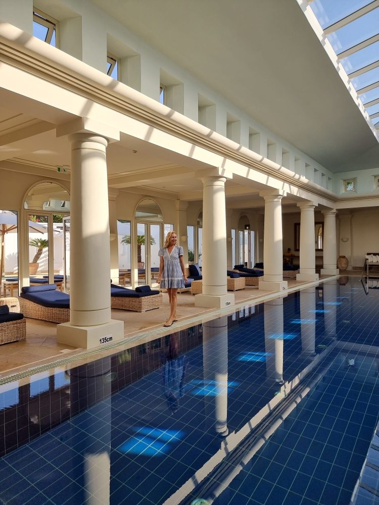 La piscina dell'Anassa Hotel