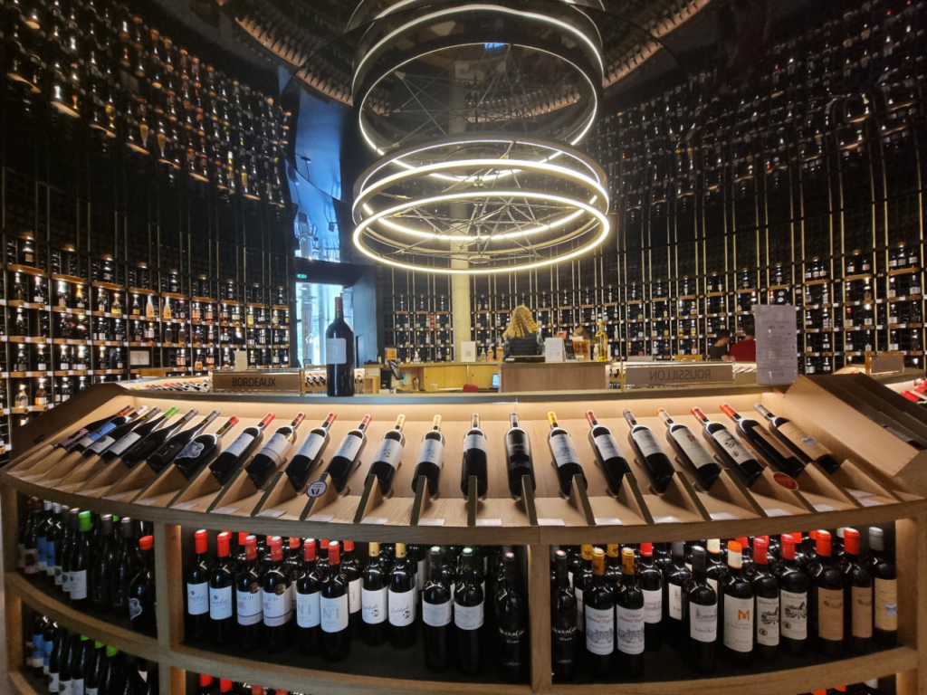 Bordeaux, la cantina della Cité du Vin