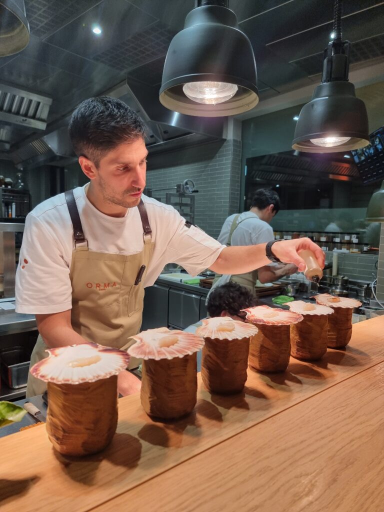 Aperitivo al bancone della cucina