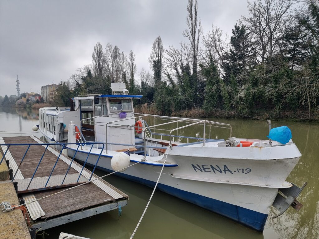 Vaporetto Nena sulla darsena di Ferrara