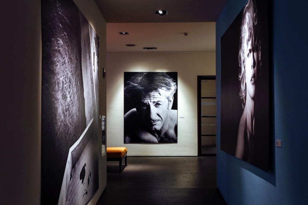 Gallery Hotel Art - I ritratti di Alan Gelati