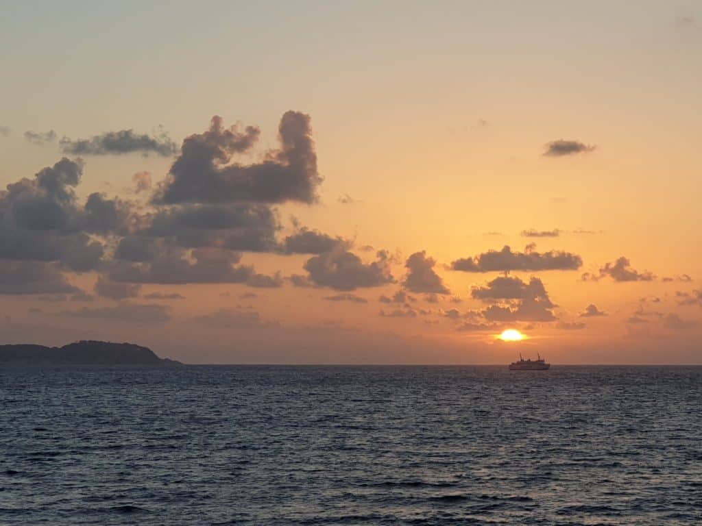 Procida - Tramonto con vista di Ischia
