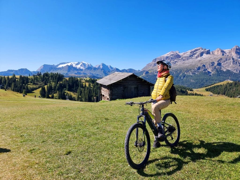 Alta Badia - La Villa, sullo sfondo la Marmolada