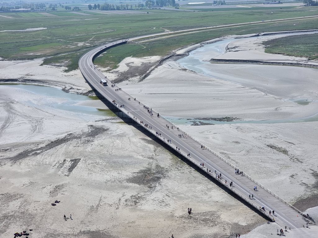 Il ponte di collegamento a Mont Saint Michel