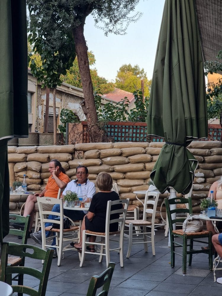 Cipro - Nicosia, sacchi di sabbia