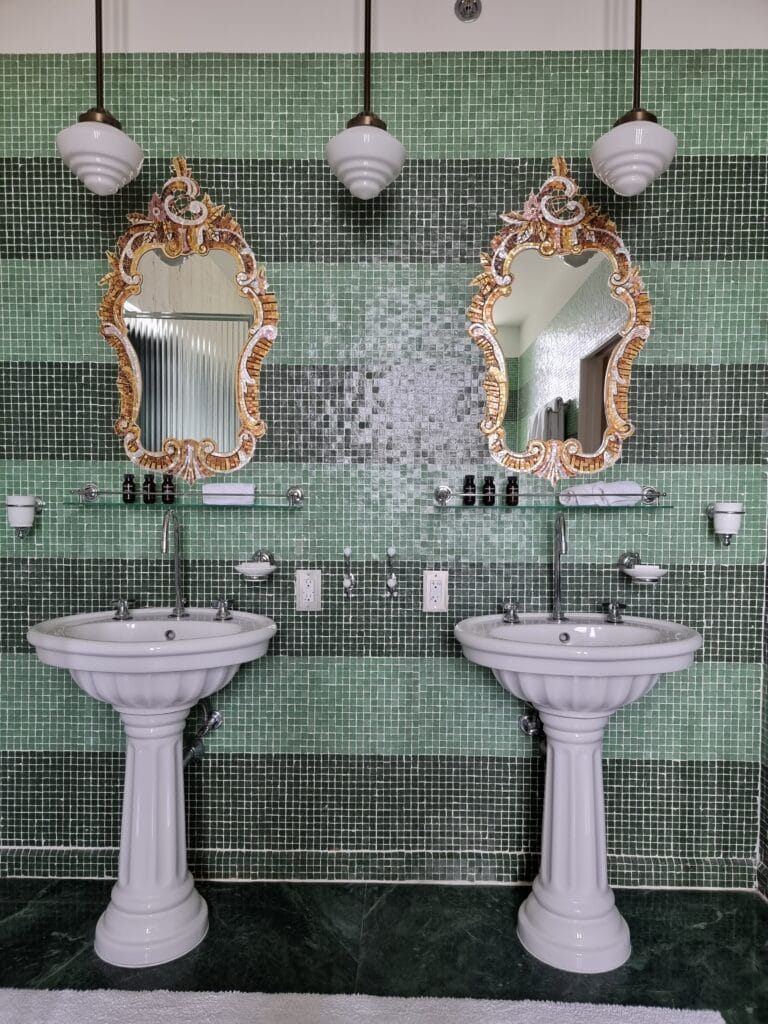 Il bagno della penthouse al Pelican Hotel