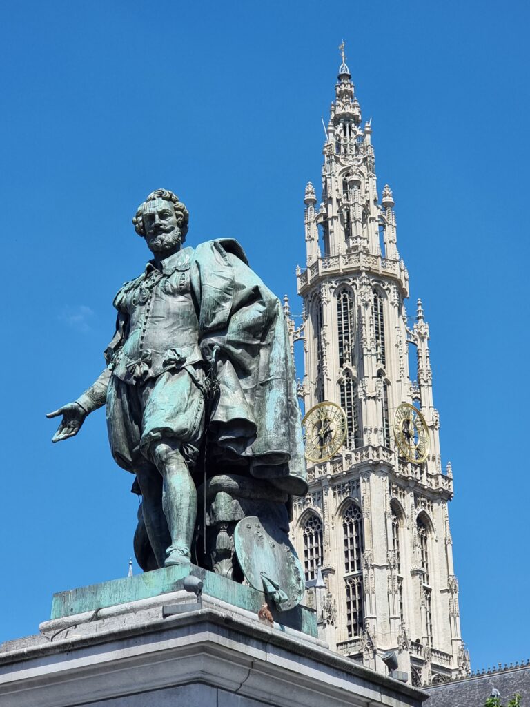 Il campanile a guglia della Cattedrale Nostra Signora di Anversa