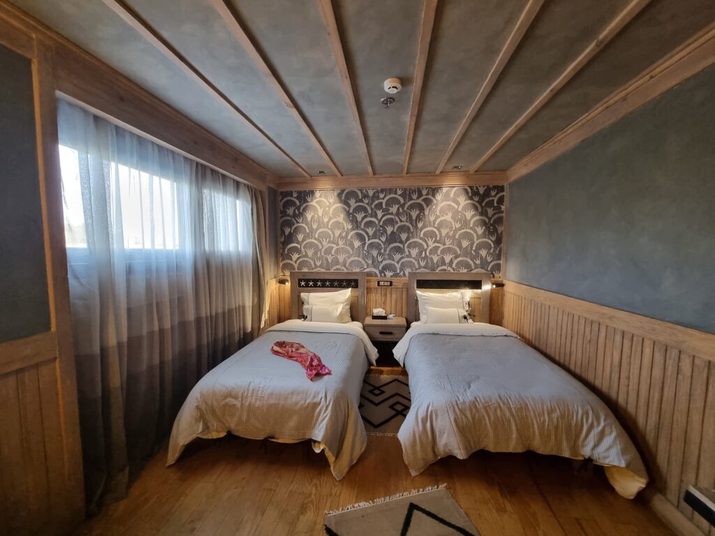 Interno cabina doppia sulla Eyaru