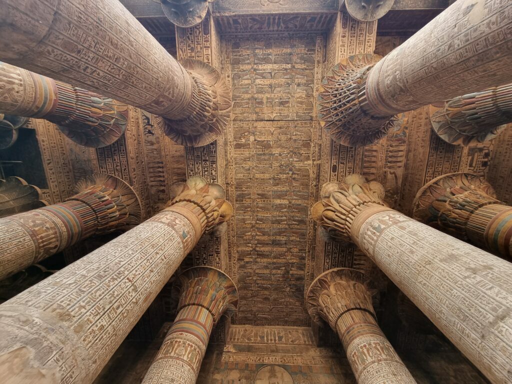 L'incredibile colonnato del Tempio di Esna