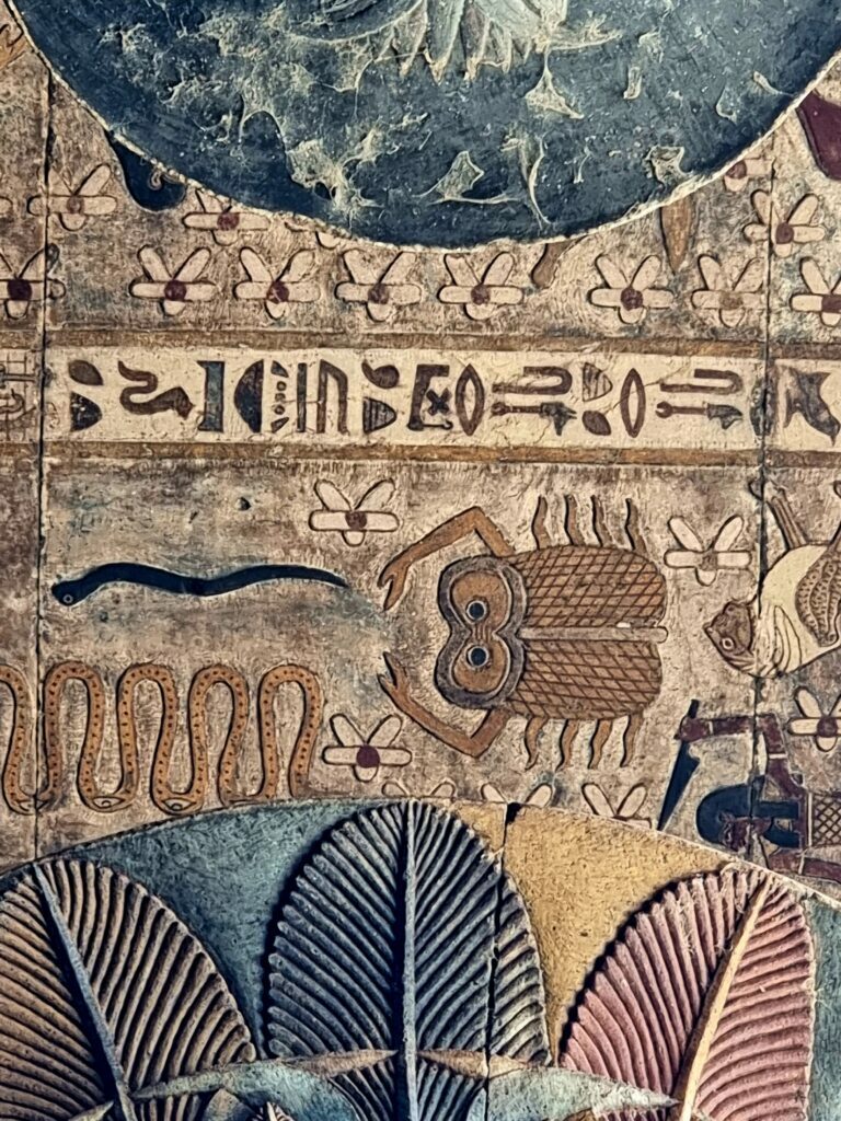 Il segno zodiacale del cancro raffigurato sul Tempio di Esna