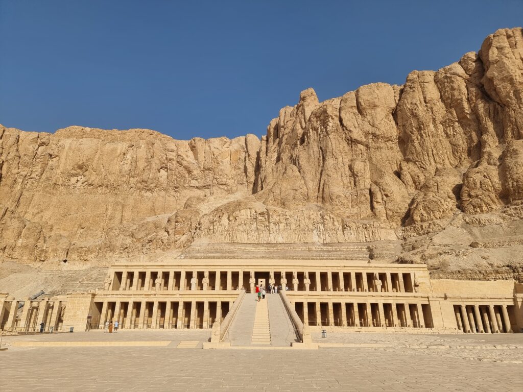 Il Tempio di Hatshepsut scavato nella roccia