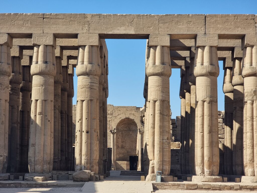 Le colonne del Tempio di Luxor a forma di papiro