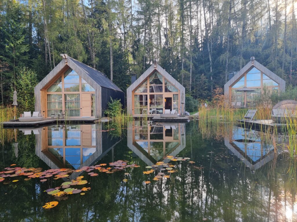 Gli chalet sul laghetto naturale