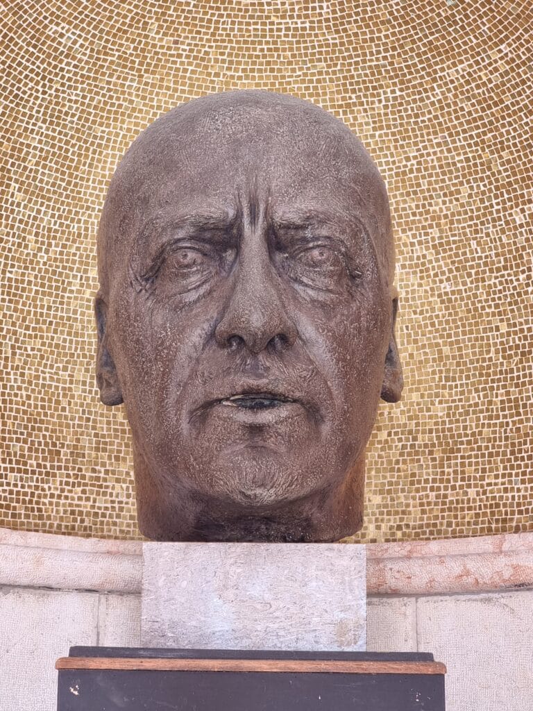 Busto di Gabriele d'Annunzio