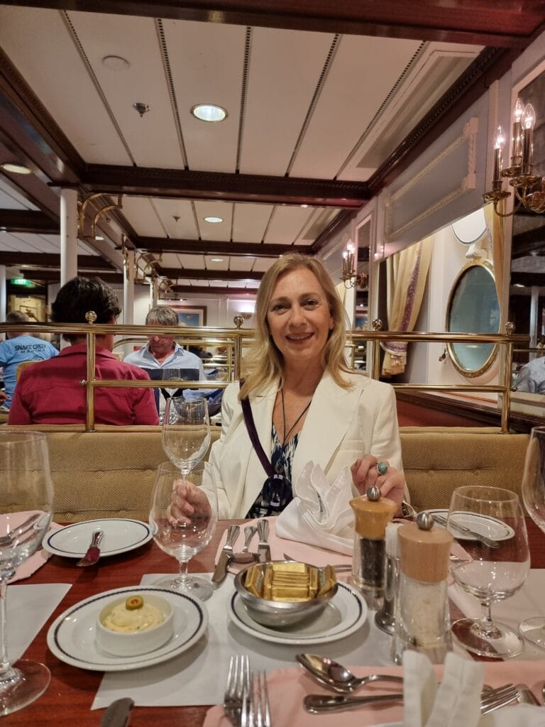 Star Flyer, cena nella dining room