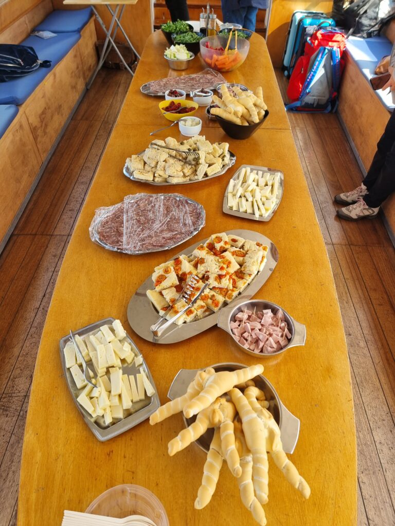 Buffet a bordo della Nena