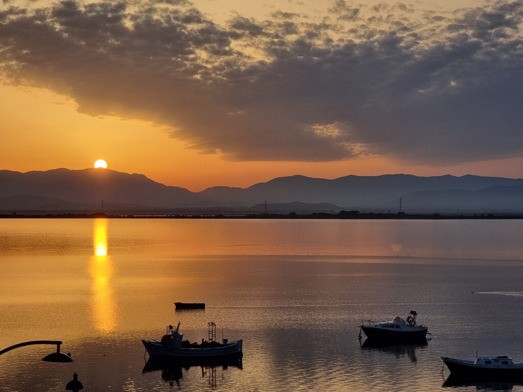 Alba sulla laguna di Sant'Antioco dal Muma Hostel