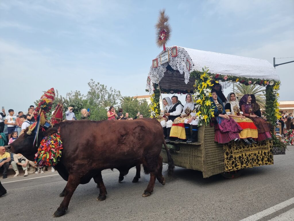 Sfilata delle tracas alla festa di Sant'Antioco in Sardegna