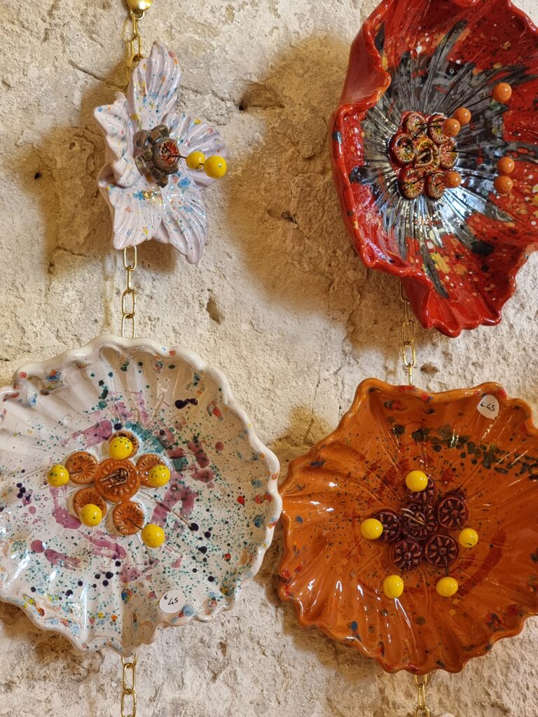 Fiori di cappero in ceramica