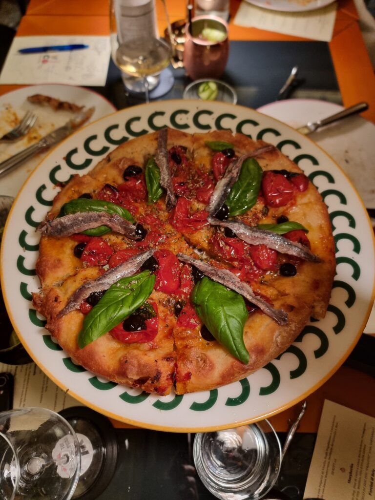 La pizza di Vico Pizza and Wine
