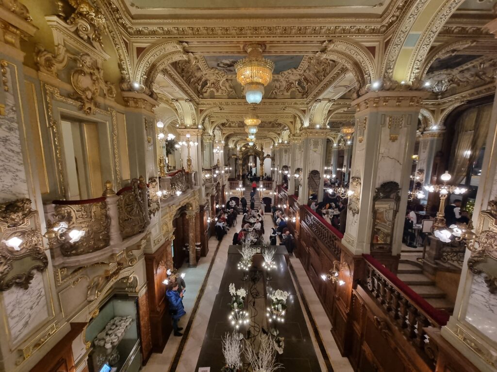 Budapest: New York Café