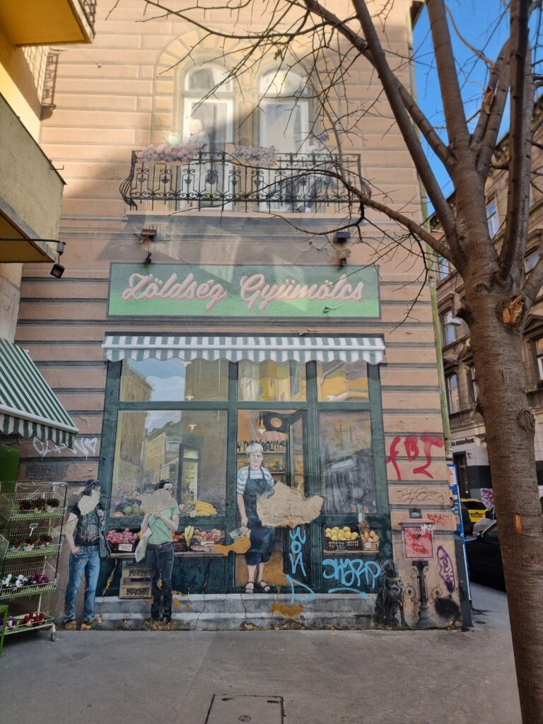 Budapest: murale negozio di frutta