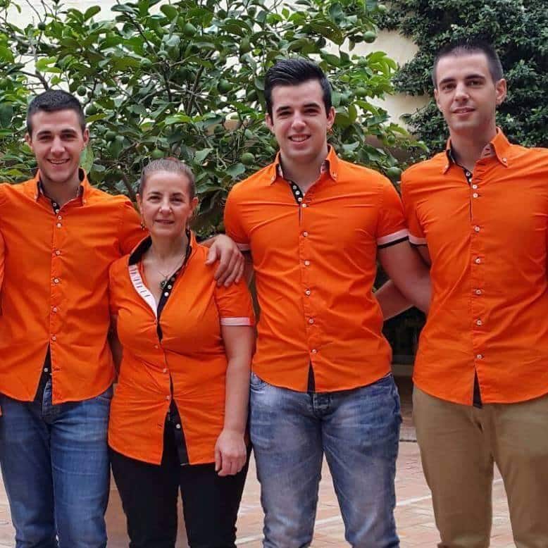 Terrazza Frades - Fabio, Roberto e Valerio Paddeu con la madre