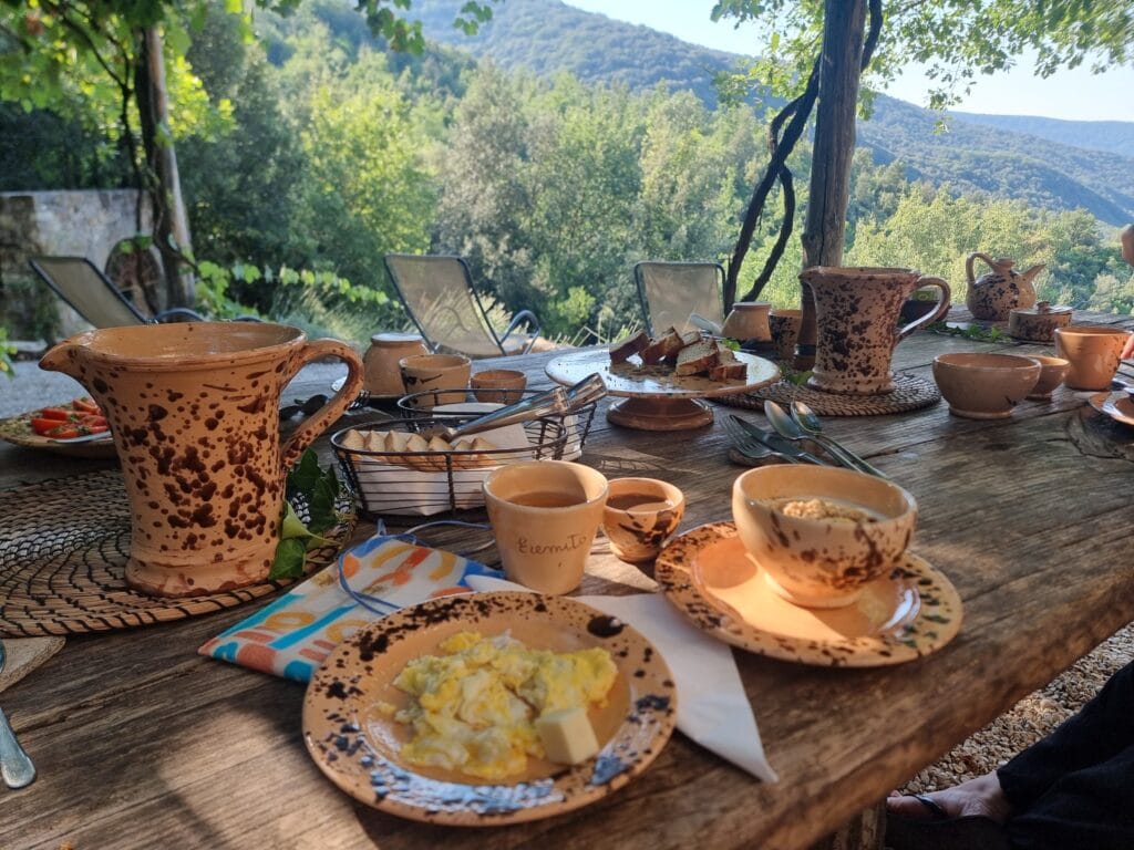 La colazione sotto il pergolato