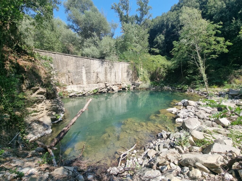 La passeggiata alle cascate della tenuta