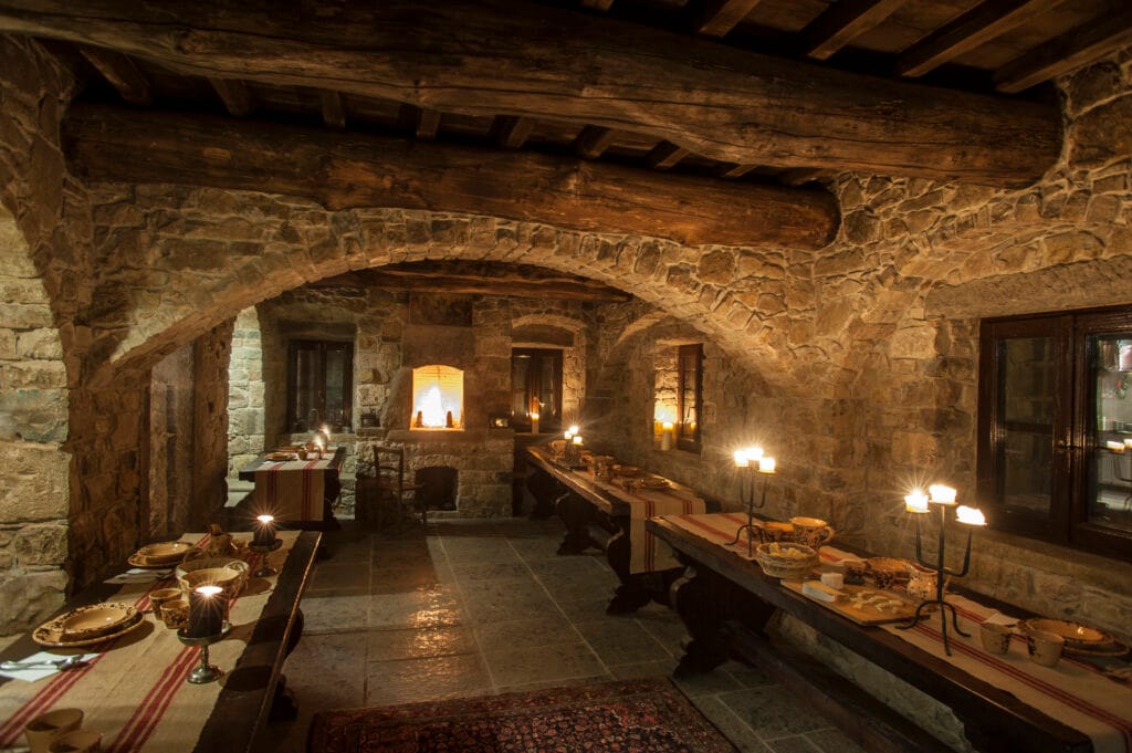 La cena in silenzio nel refettorio