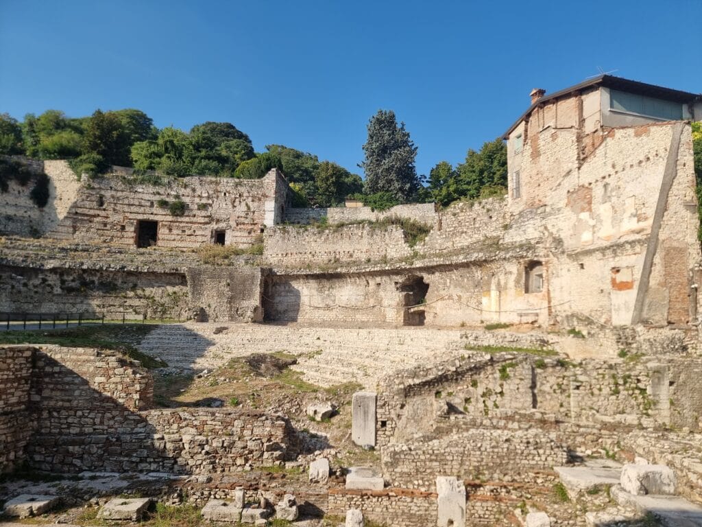 Il teatro romano a Brescia lungo il corridoio Unesco
