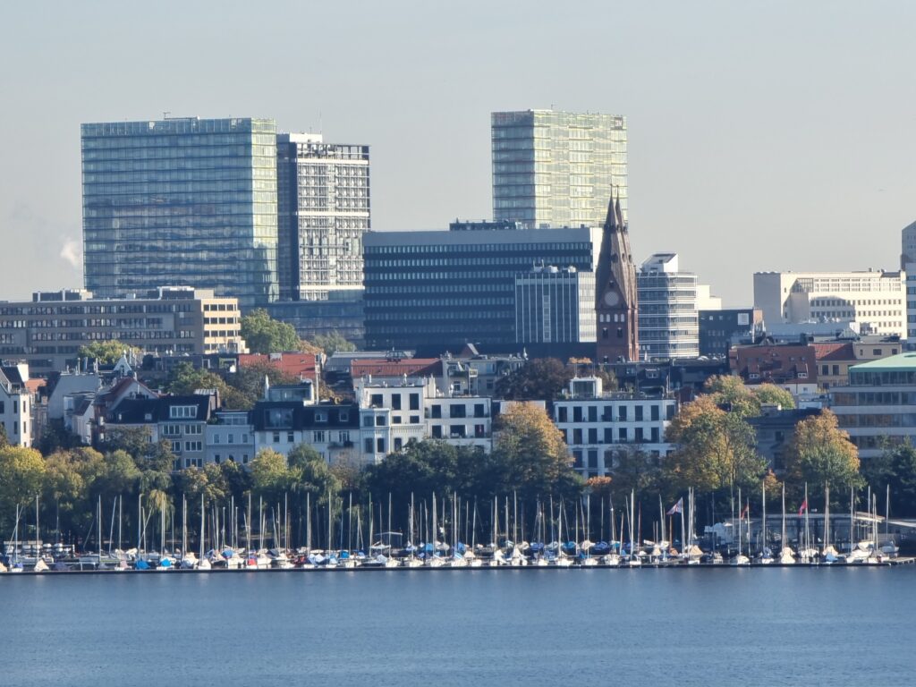 Amburgo e il porto turistico sul fiume Alster