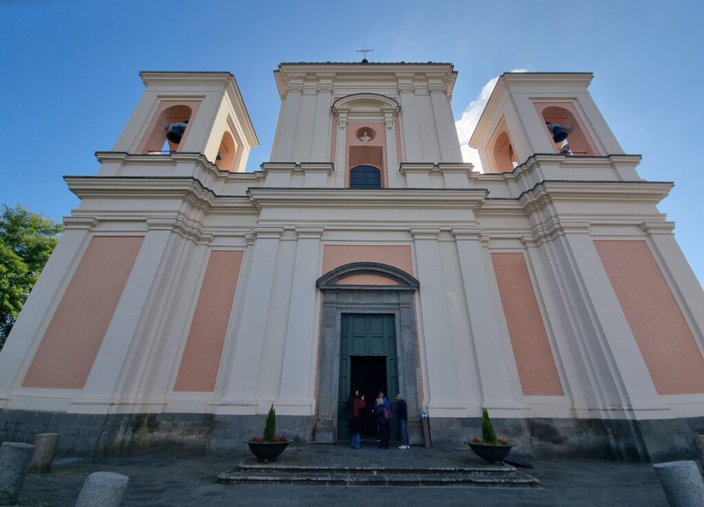 La facciata della Cattedrale del Santo Sepolcro ad Acquapendente