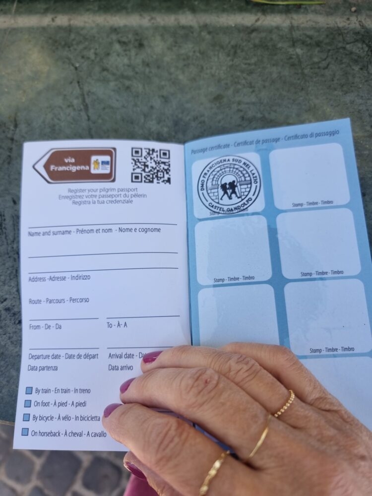 Il passaporto del viandante che percorre la Via Francigena