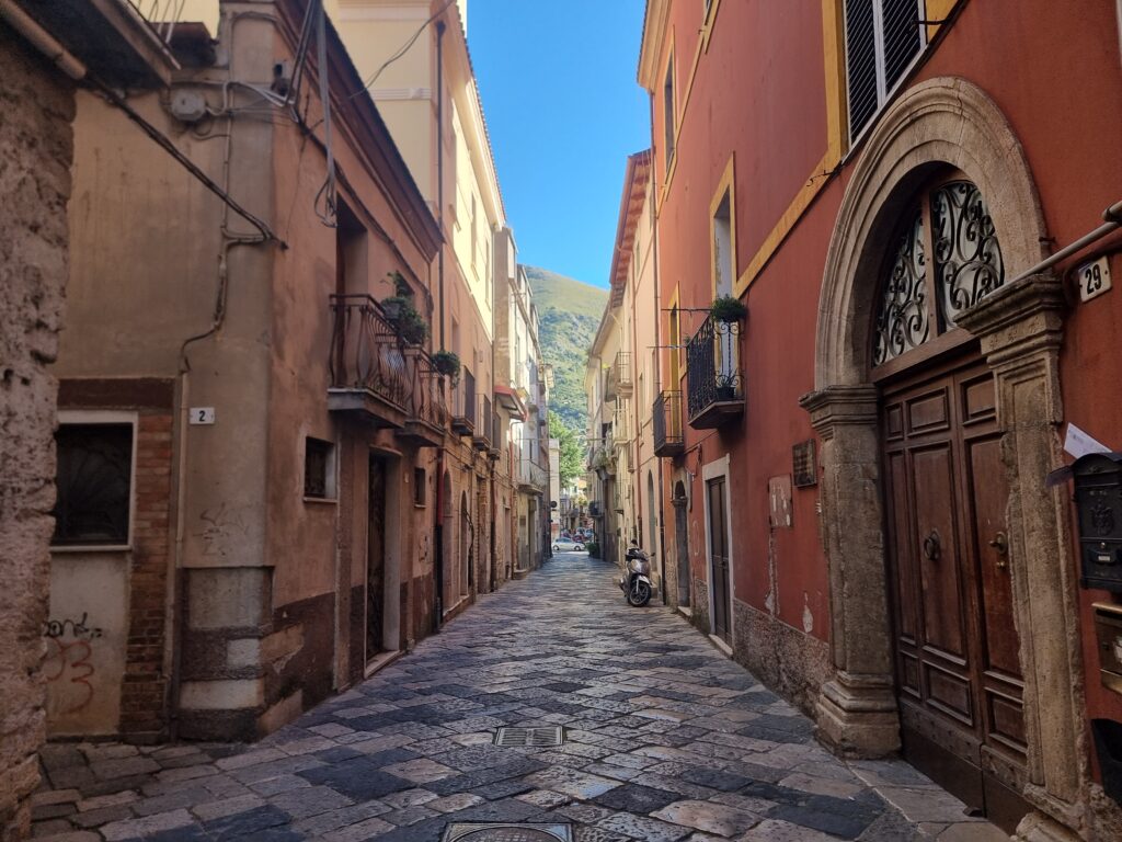 Lo "Straccio" di Itri lungo la Via Francigena