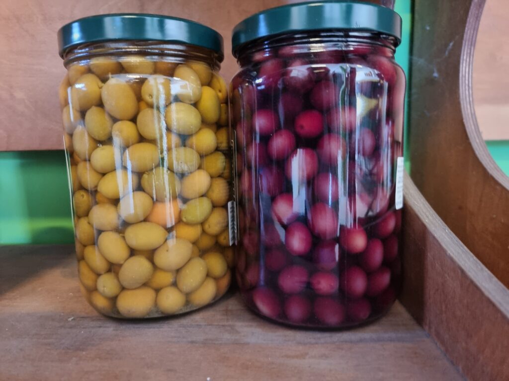 Le olive di Itri (verdi) e quelle di Gaeta (scure)