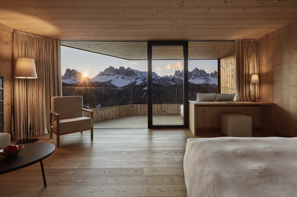 Forestis: l'interno delle tower suite con vista sulle Dolomiti