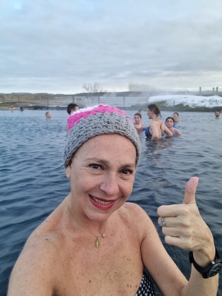 Bagno nella Secret Lagoon