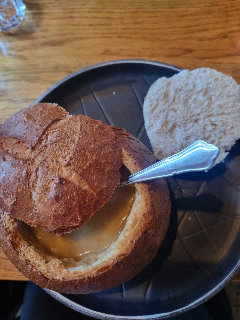 Piatto tipico islandese: la zuppa di pesce nel pane