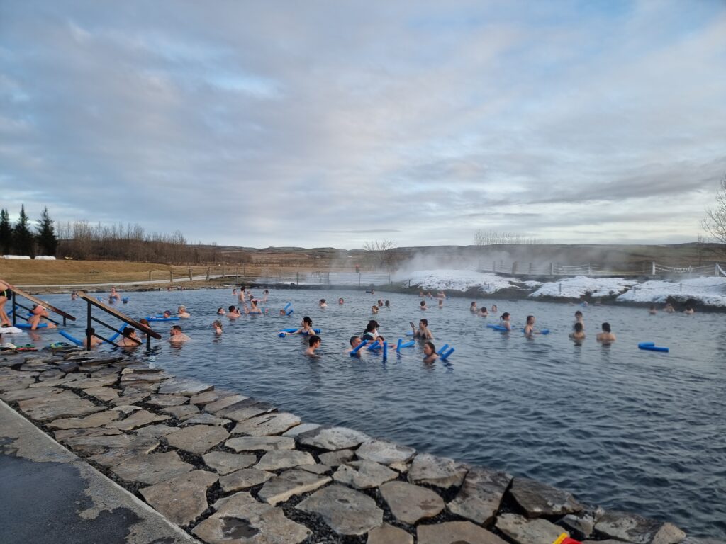 La Secret Lagoon geotermica, meno affollata