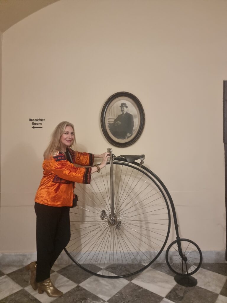 Un esemplare di velocipede esposto a Palazzo Balsamo