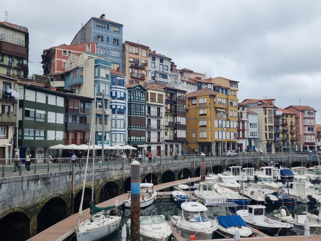 Il borgo marinaro di Bermeo nei dintorni di Bilbao