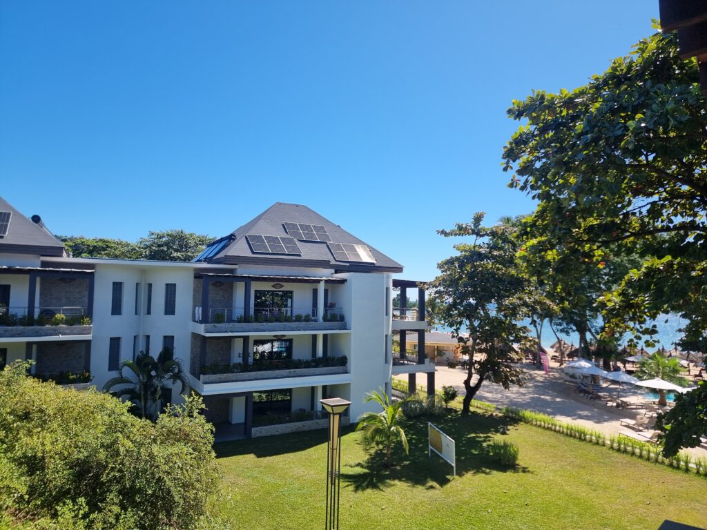 Le nuove costruzioni del Seaclub Royal Andilana affacciate sulla spiaggia