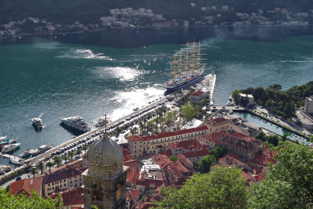 Il passaggio del Royal Clipper nelle Bocche di Cattaro fino a Kotor